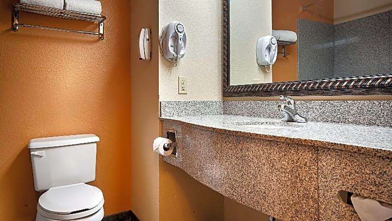 Best Western Plus Bass Hotel & Suites