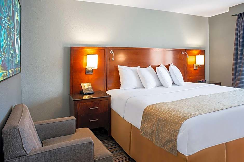 Travelodge by Wyndham Bloomington