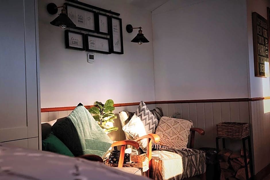 Holly Trees Guest Accommodation