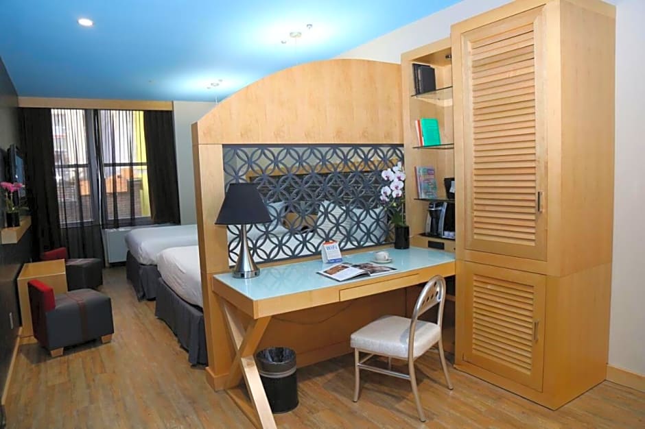 Tryp by Wyndham Times Square South