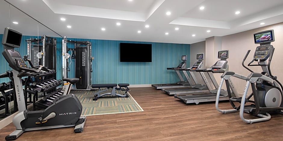 Holiday Inn Express & Suites Woodside LaGuardia Airport By IHG