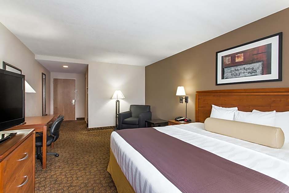 Days Inn & Suites by Wyndham Fort Pierce I-95