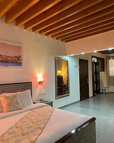 King Room with Spa Bath