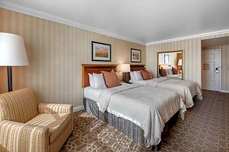 Deluxe Balcony Room - 1 King Bed