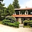 Logis Hotel Le Petit Casset