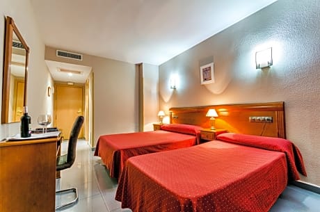 Double room with double bed. Private bathroom