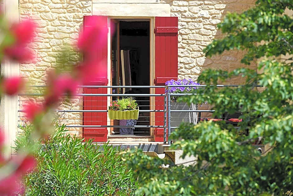 L'AMARILYS chambre d'hôte au coeur du village, terrasse avec vue sur le château