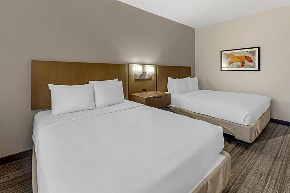 Best Western Green Oaks Inn & Suites