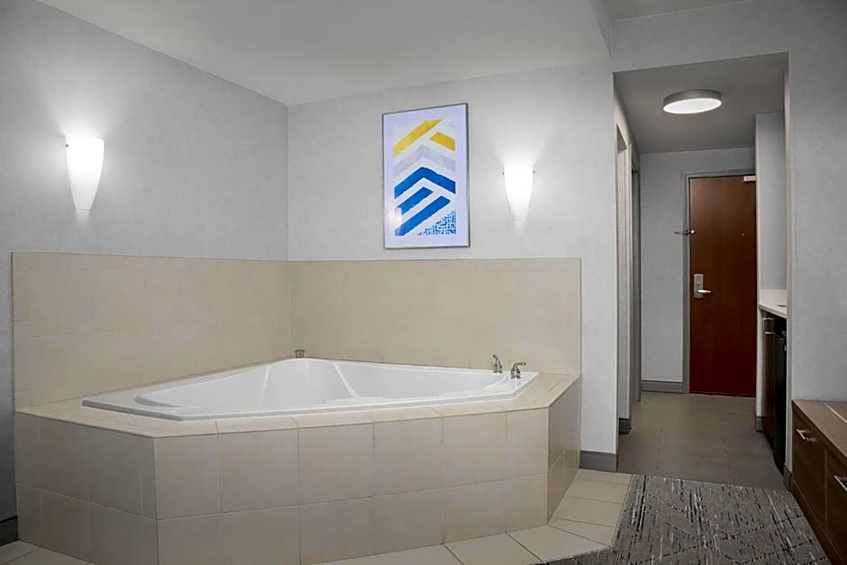 Holiday Inn Express & Suites Alexandria - Fort Belvoir By IHG