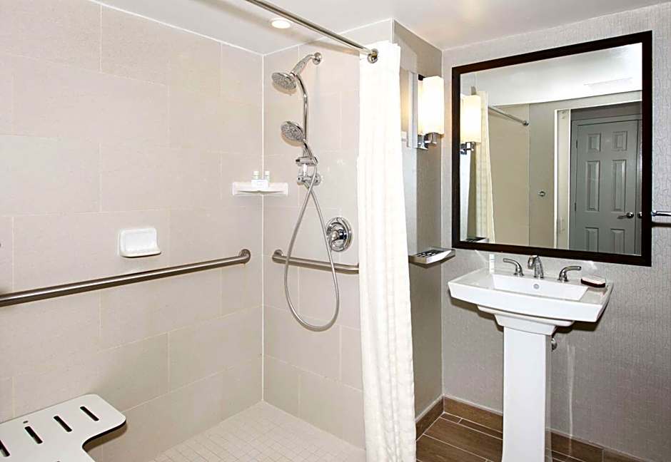Embassy Suites by Hilton Portland Tigard