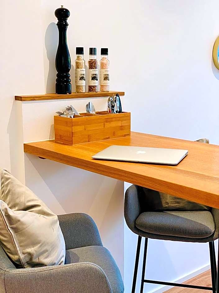 Motel42-Temporary Living