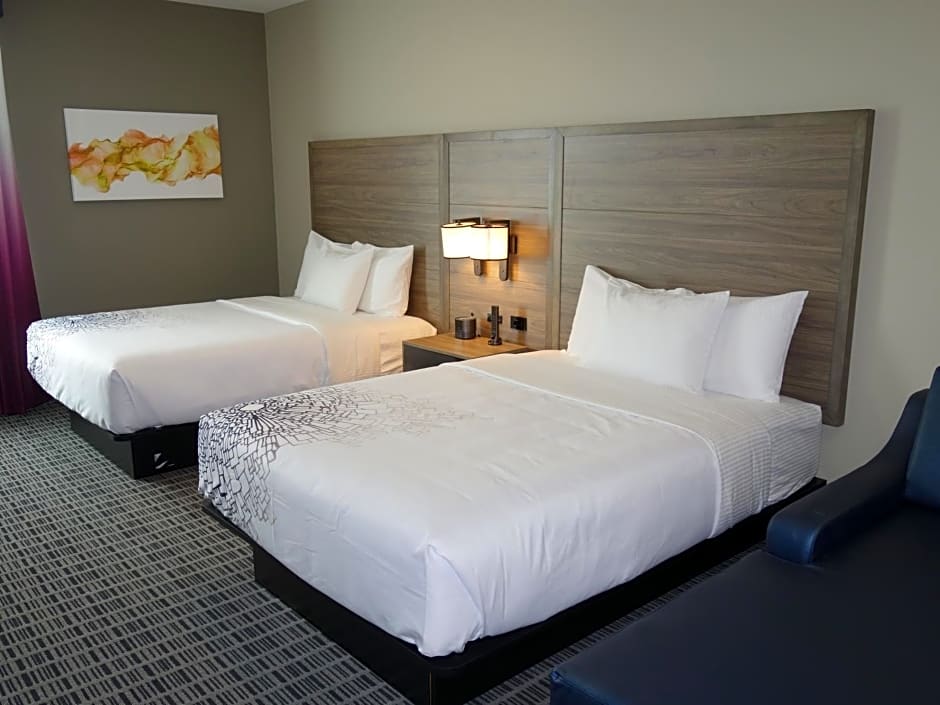La Quinta Inn & Suites by Wyndham San Antonio Alamo City