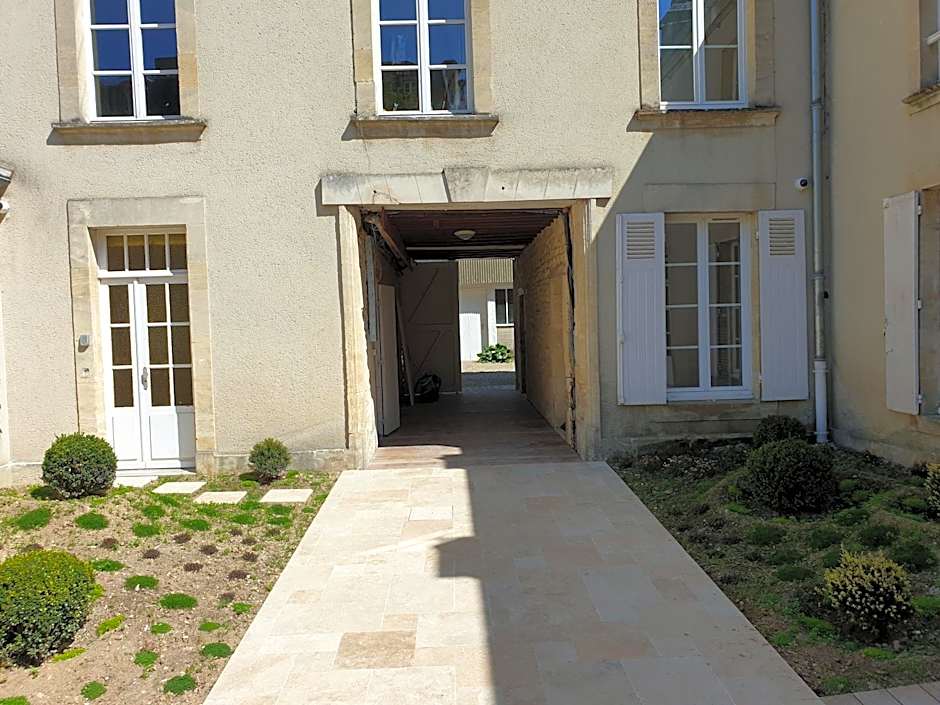 Au Loup Historic Apartments
