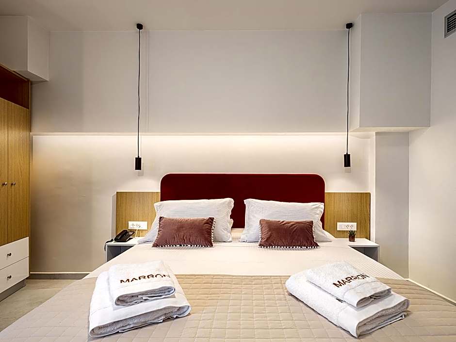 Miss Marrone City Hotel