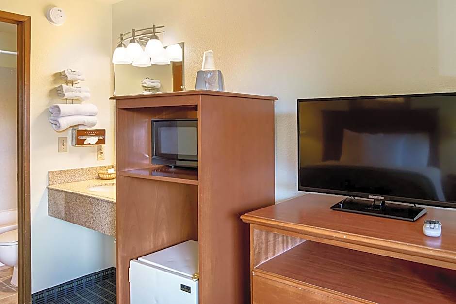Super 8 by Wyndham Vancouver East