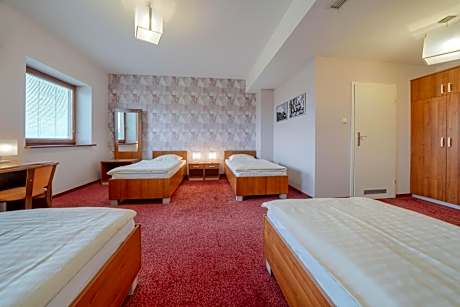 Quadruple Room with Private Bathroom