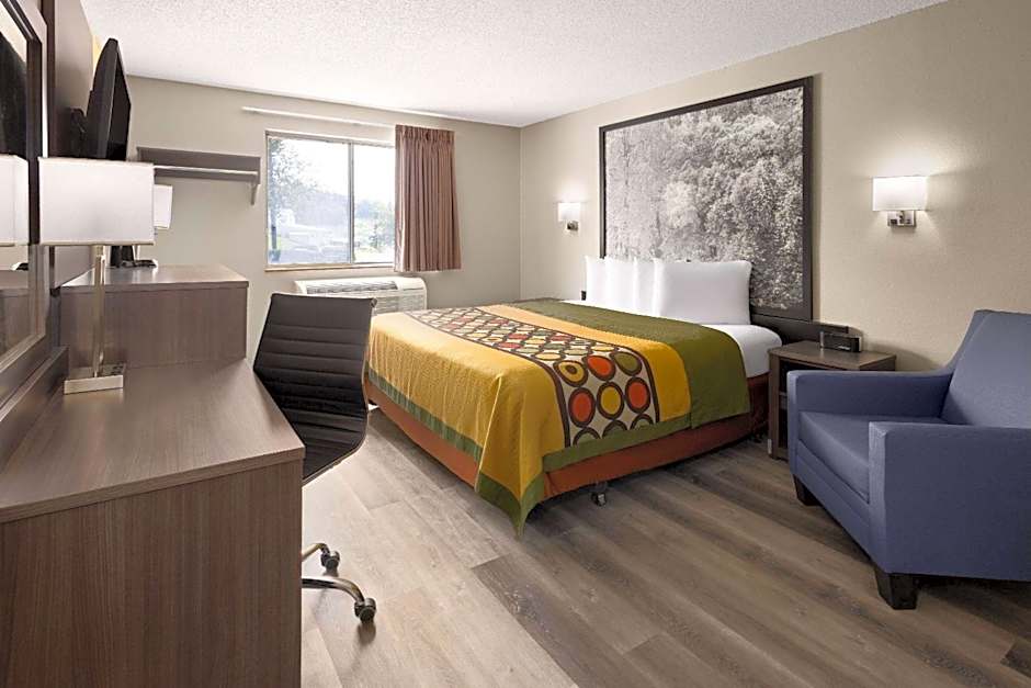 Super 8 by Wyndham Burnham/Lewistown