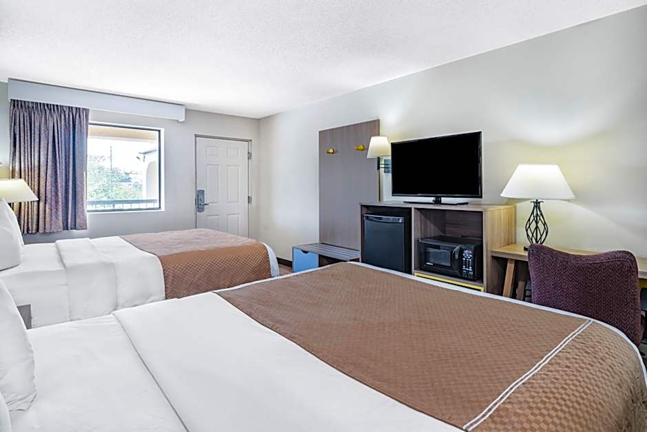 Days Inn by Wyndham Macon I-475