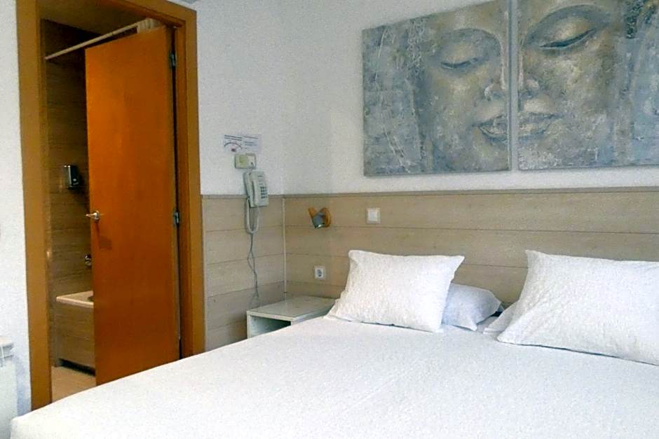 Hostal House
