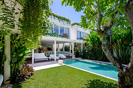 Five Bedroom Private Pool Villa With Beach View