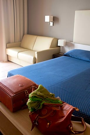 Family Room (2 Adults + 2 Children) Terrace - Lake View