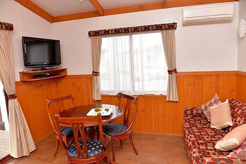 Riverside Cabin Park