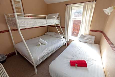 Family Room with Shower (Sleeps 5)