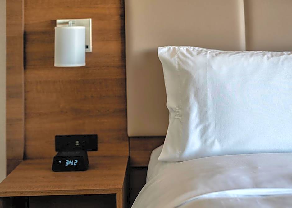 Holiday Inn Express & Suites Brandon By IHG