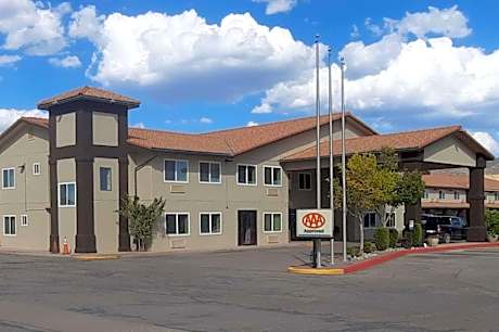 Quality Inn & Suites Grants - I-40