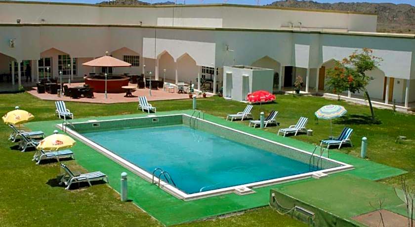 OYO 142 Al Sharqiya Sands Hotel