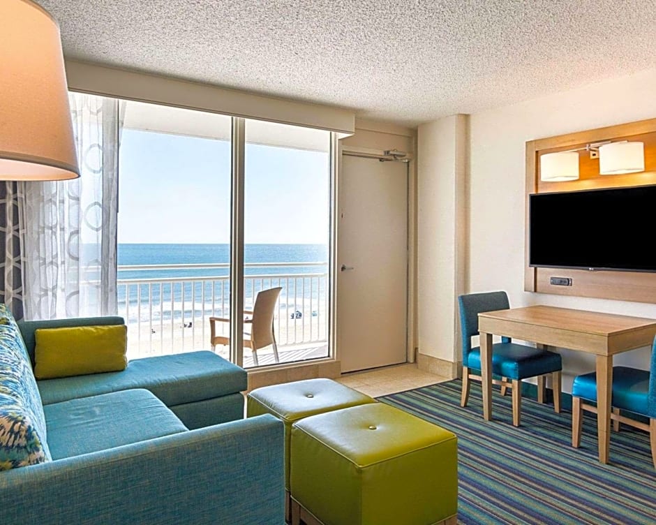 Comfort Suites Beachfront