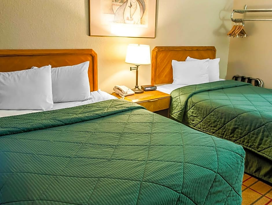 Rodeway Inn East