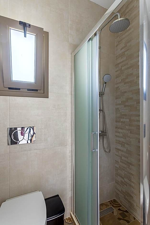 Lefkis apartments & studios