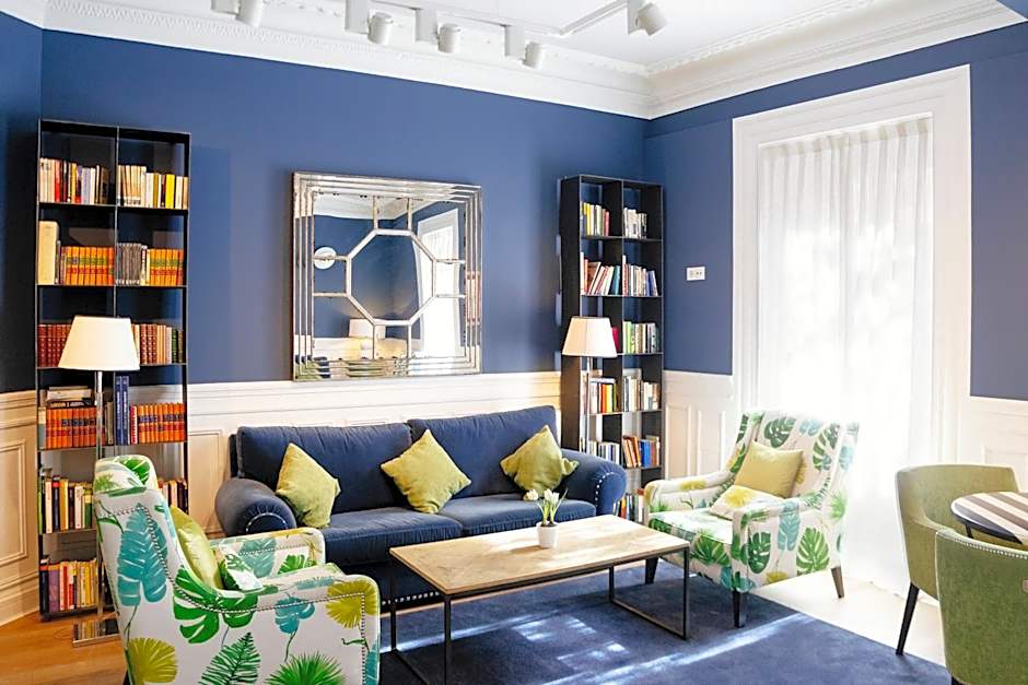 Petit Palace Lealtad Plaza