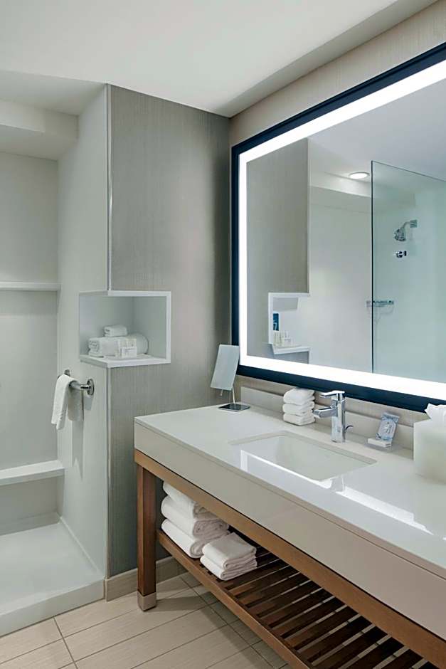 Courtyard by Marriott Portland Downtown/Waterfront