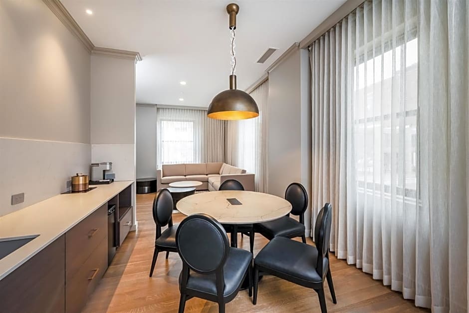 Hotel Fort Des Moines, Curio Collection By Hilton