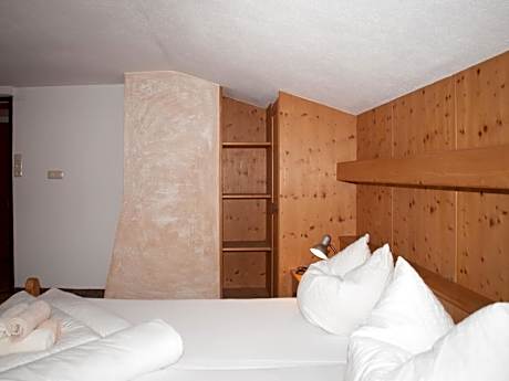 Family Two-Bedroom Suite ( 2 Adults + 2 Children )