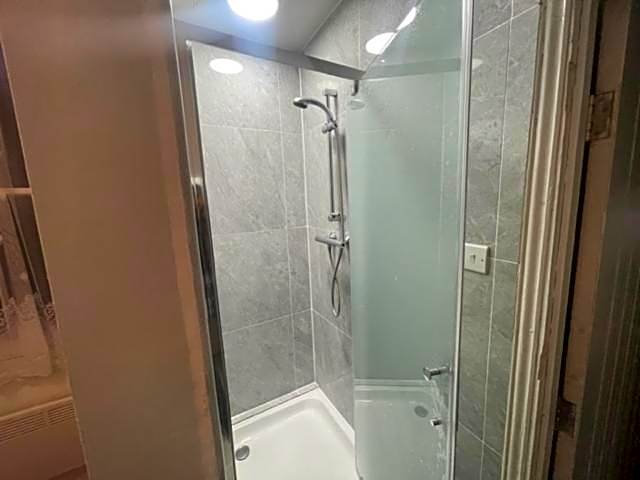 London Budget Bliss, London W12, white city, shepherd's bush market