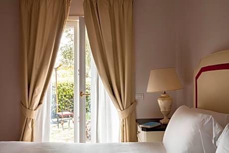 Junior Suite with Garden View