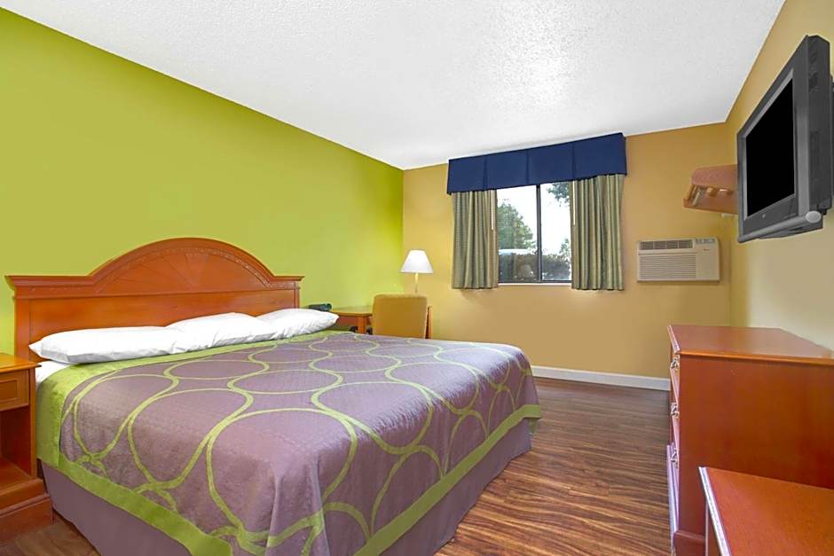 Super 8 by Wyndham Gainesville