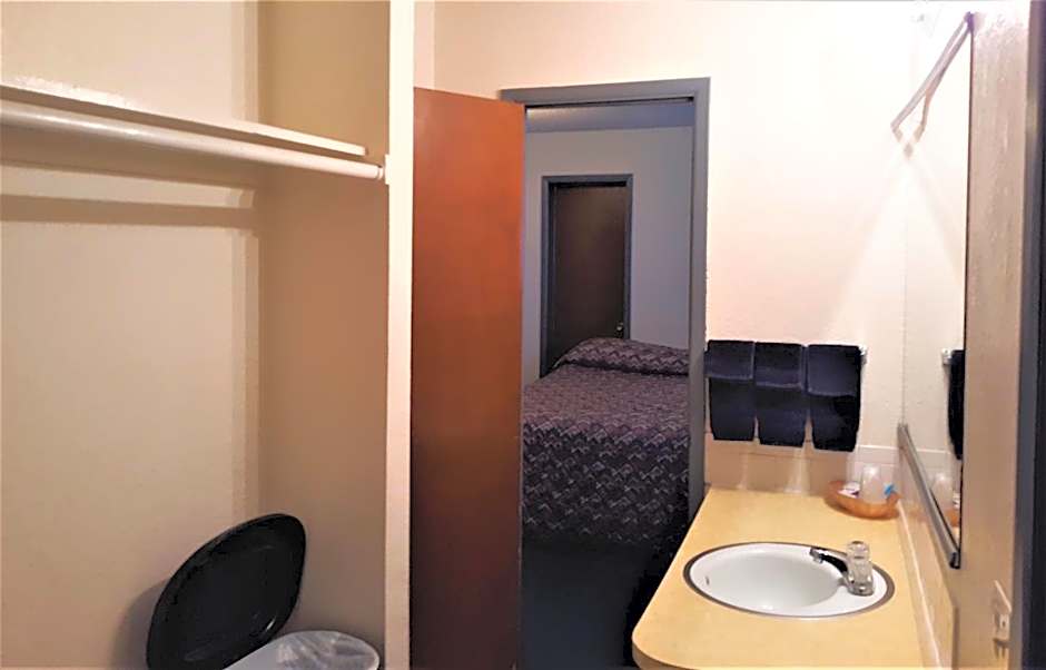 OYO Hotel Cheyenne Wells - US 40