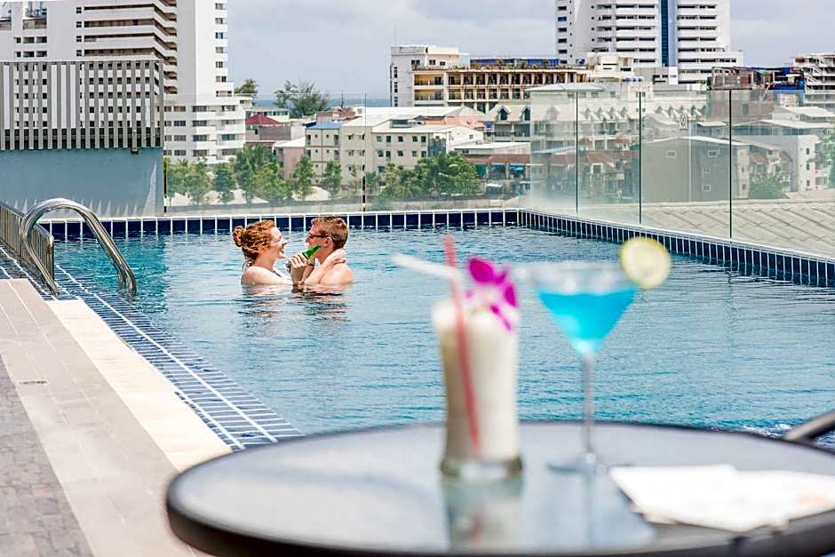 Hallo Patong Hotel - Rooftop Pool - Stunning Mountain Views & OTOP Market