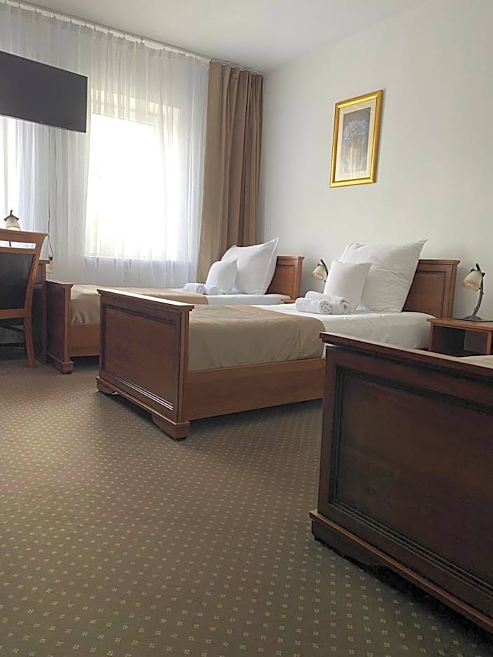 Photo 1 of 4 of Triple Room