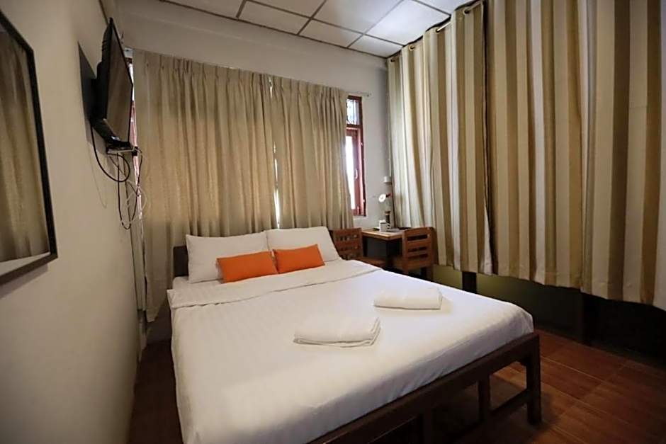 Banana hostel (Don Muang)