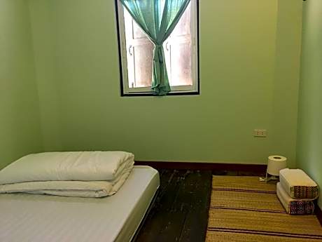 Double Room with Shared Bathroom and Air Conditioning