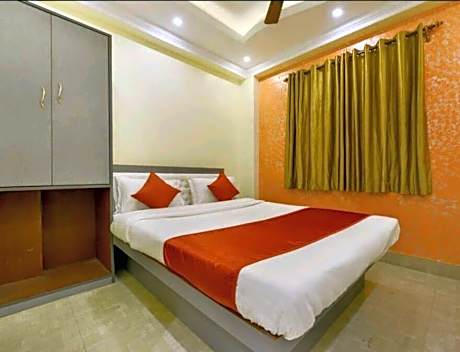 Deluxe Double Room (2 Adults + 1 Child)