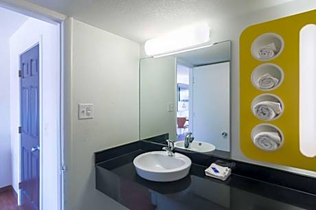 Quadruple Room - Non-Smoking