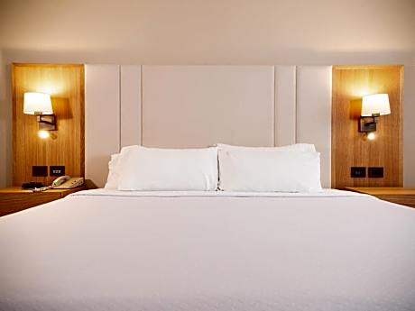 Standard King Room - Low Floor