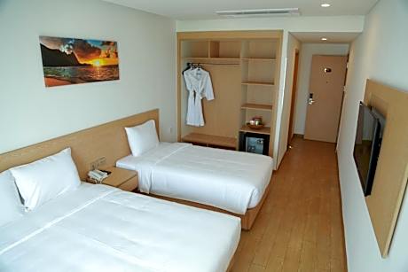 Twin Room with City View