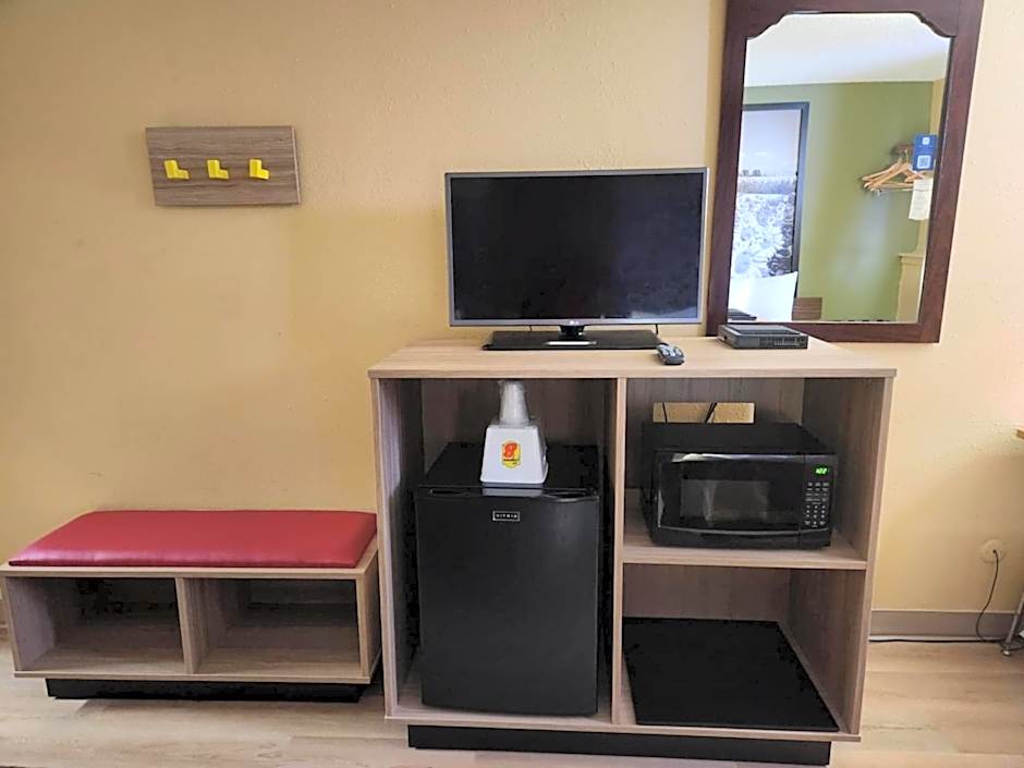 Super 8 by Wyndham Craig